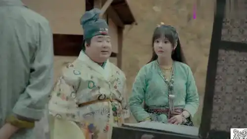 夜天子新府邸只有一间破房,叶小天让哚妮去住大亨家,大亨乐了