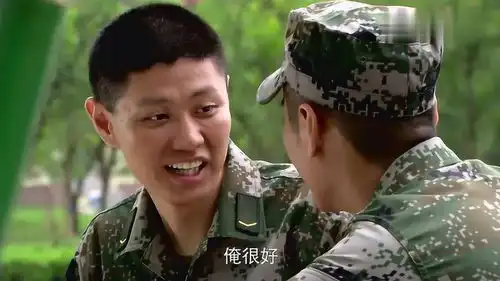 我是特种兵2二牛来看王艳兵,两人都很开心,他竟然还掌勺了