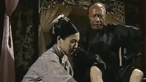 金枝欲孽鄂公公刻意欺辱安茜,为救小禄子,安茜只能低头受辱
