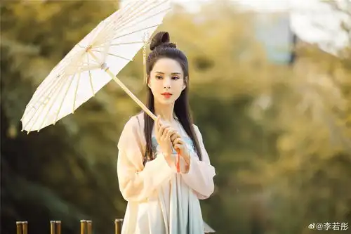 李若彤的过往情史给所有女人敲个警钟感情里,千万不要只图男人对你好
