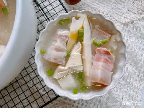 春天第一汤腌笃鲜,掌握3要1不要,4种食材炖一锅汤鲜味美