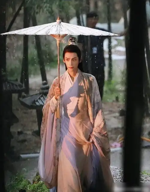 罗云熙古装惊艳了皓衣行剧照流出,应该是急了吧
