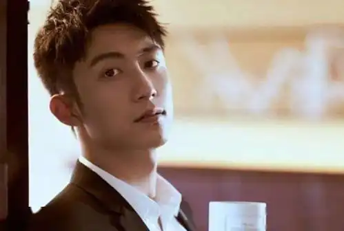 最新男演员受欢迎排行杨洋垫底,王一博第二,榜首帅到令人尖叫