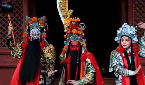 陆树铭墓地照首曝光制作价超10万,关公石雕守护香炉写招财进宝
