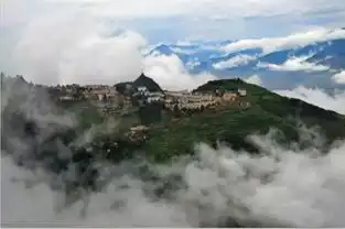 这条路通往天空之城舍块汤丹小镇您去过吗