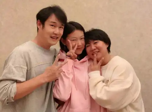 别再说小沈阳过气了,看看他的家境和资产,一般人根本比不了