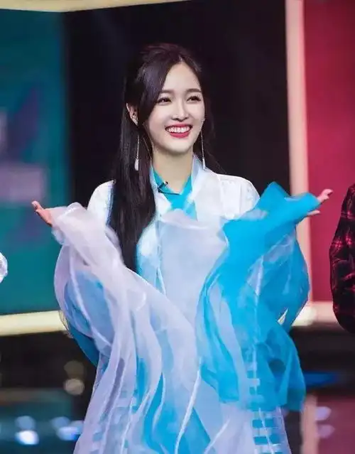 杨超越变董鄂妃,古装吊打孟美岐火箭少女前三的古典造型谁赢了
