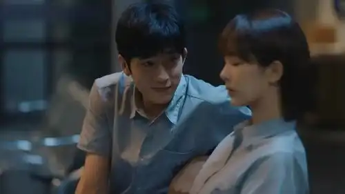马苏饰演年轻的倪萍,韩昊霖饰演杨紫的弟弟,不知道倪萍怎么想
