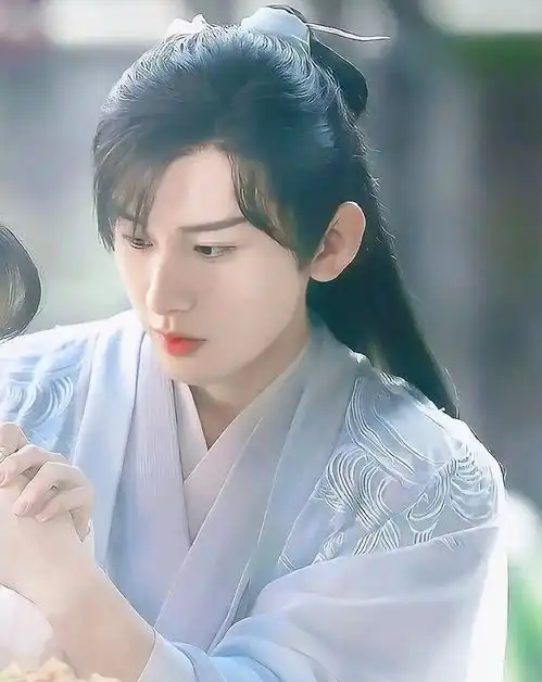 成毅不适合演现代剧看见他的检察官定妆照后我都不期待靳东了
