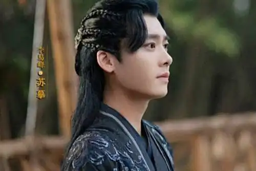 镜双城首播破亿,女主原本定的不是李钰琪,而是杨紫更胜一筹
