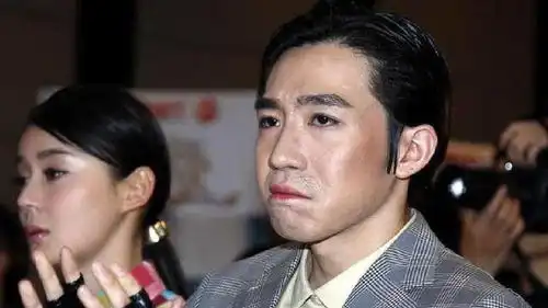 八佰俞灏明后背伤是真实的吗如此严重瘢痕又是怎么恢复的呢
