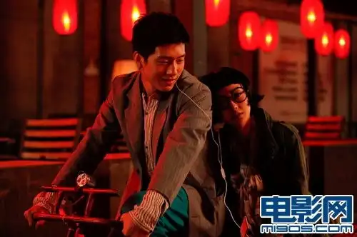 全球热恋主海报曝光私家情侣照初亮相