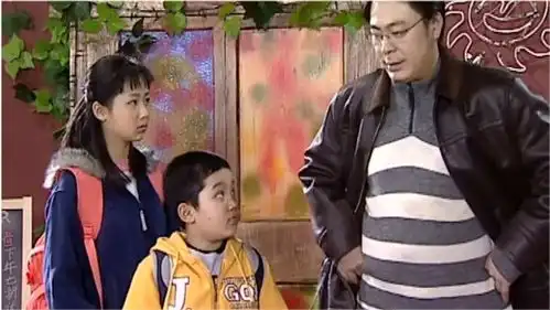 家有儿女小孩子太可爱了,认为刘星一家都有魔力,对着夏东海摸了起来