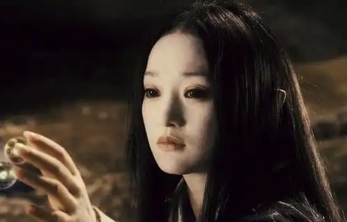 同样是cos妖精刘亦菲vs周迅vs热巴,而她只需要一个微笑