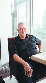 卓别林之子来中国当杂技节评委欲见赵本山