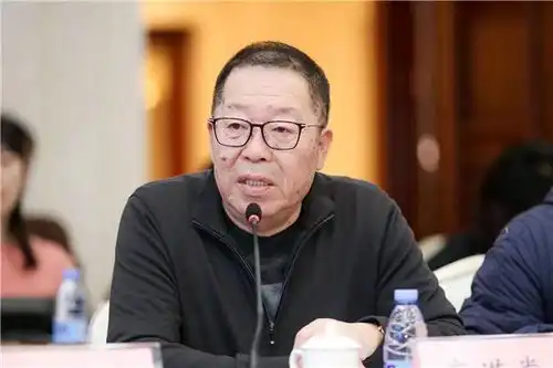 人物高满堂南来北往,飞入寻常百姓家
