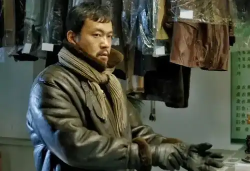 影帝廖凡带大5岁妻子外出当众搂肩好甜蜜,女方是周星驰老搭档