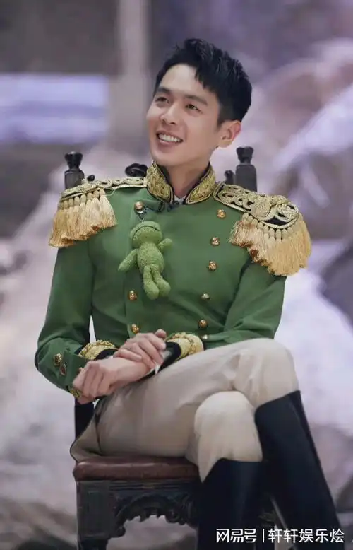 张若昀这打扮,我以为他要去演青蛙王子哈哈