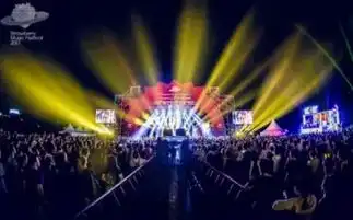 又来见缝插针男子陈冠希演唱会被喊赵本山被打
