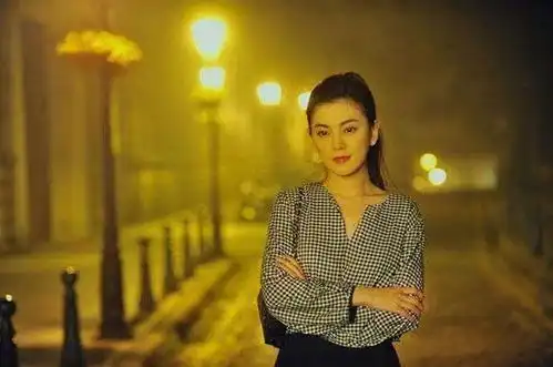 还记得爱情公寓里的秦羽墨吗她现在长这样
