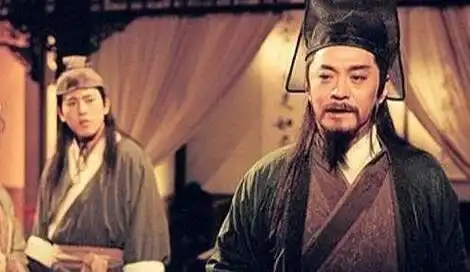 笑傲江湖里,未练辟邪剑法前的岳不群,其武功实力究竟如何
