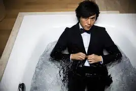 秦昊新片牵手高圆圆9年后再续前缘
