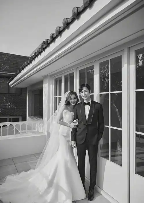 顶楼吴允熙和夏允哲的婚纱照