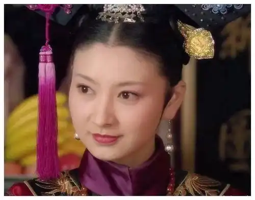 甄嬛传三姐妹初次侍寝,表现为何不同
