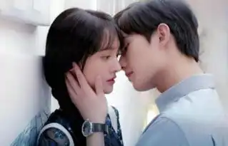 杨洋和女友亲密照曝光女友居然是她,网友真幸福