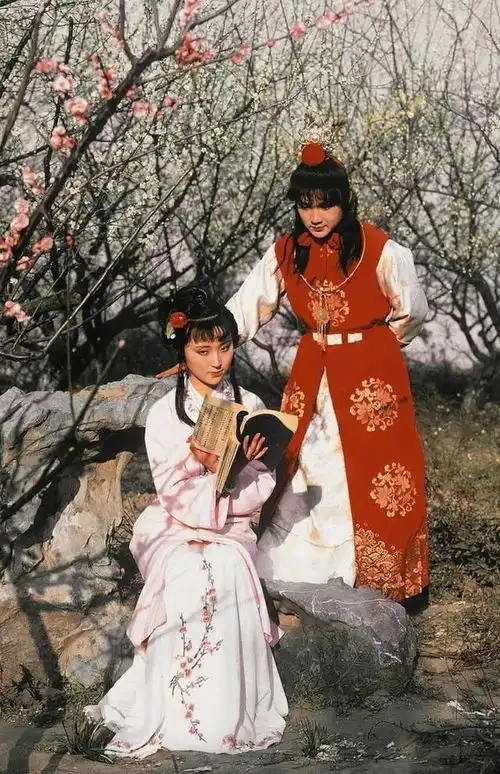 18岁初恋,24岁爆红结婚,一生只爱一个人,欧阳奋强怎么样了