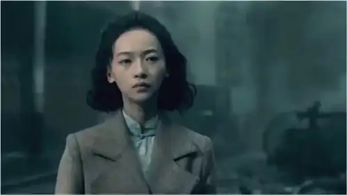 八佰吴谨言这段引人泪目,谁料却被剧组除名,得知真相简直活该
