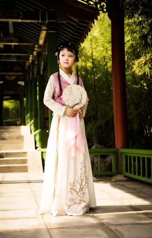 还记得小戏骨红楼梦里的林黛玉吗她现在长这样
