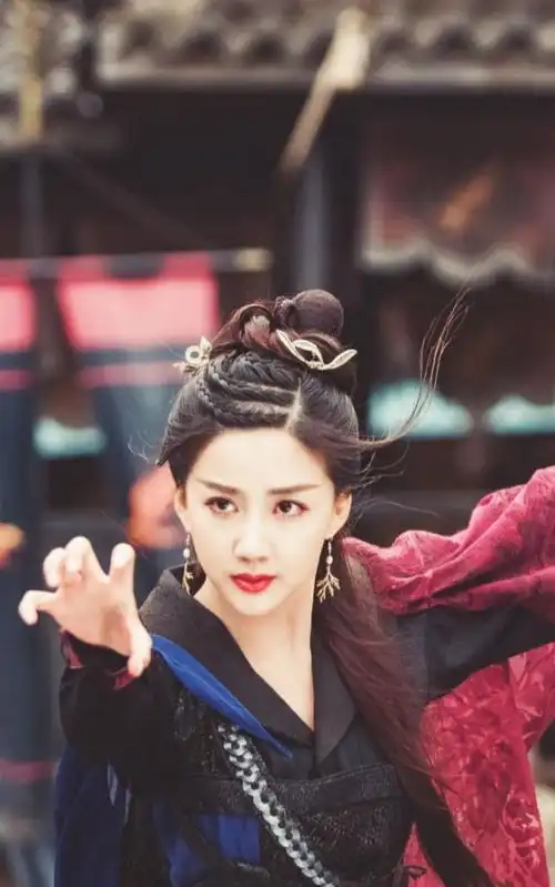 八张陈欣予的古装剧照中混进两个许龄月,你能很快的分辨出来吗
