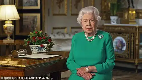 女王发表特殊演讲,鼓舞英国人民,特朗普赞扬一个了不起的女人
