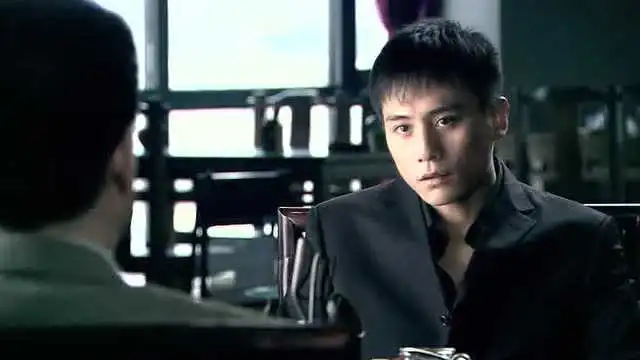 小伙子揭了有钱人的底,大叔想用钱收买小伙,有钱就是任性啊
