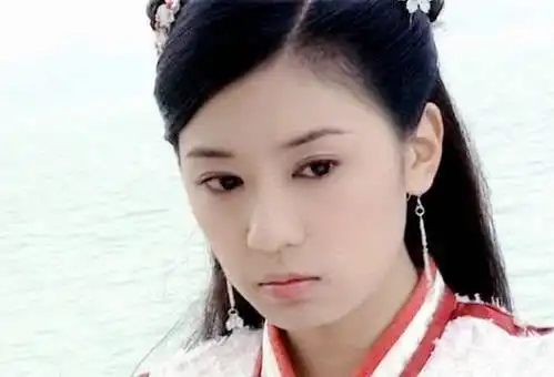 张无忌身边拥有许多美女,为何赵敏依然在他身边