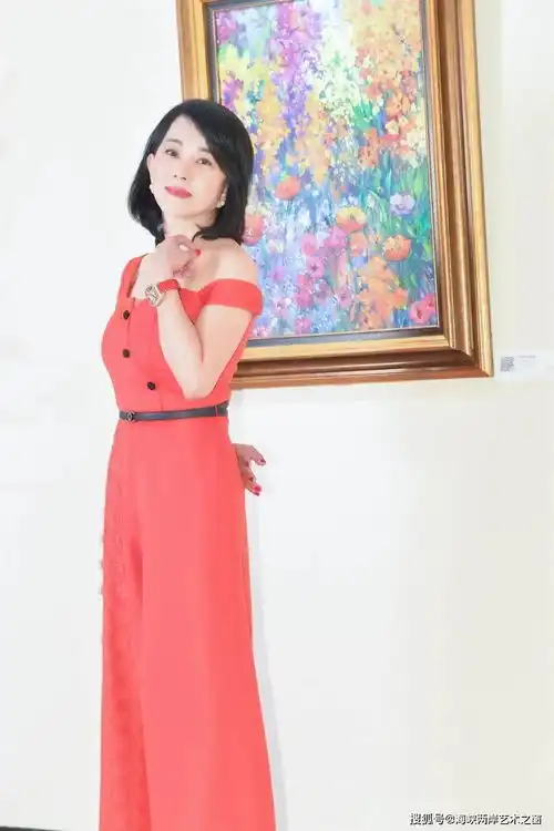 古典美人邱于庭学画到疯狂展画作24岁帅儿捧场
