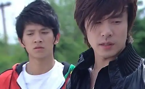 他就像王者里到处蹭兵线的打野,一人便压制了炎龙等四副铠甲
