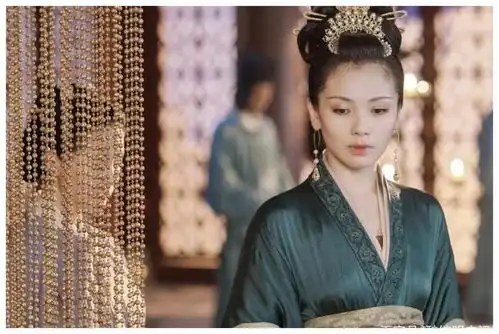 武则天称帝300年后,中国差点又出了个女皇帝去世前身着龙袍
