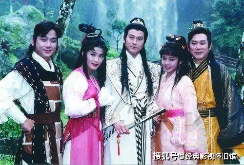 香帅传奇剧照郑少秋四十多岁演绎楚留香,依旧潇洒