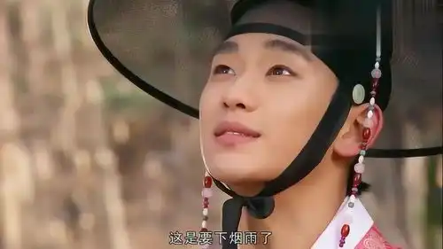 拥抱太阳的月亮,天空下起小雨,王好似见到自己思念的女孩