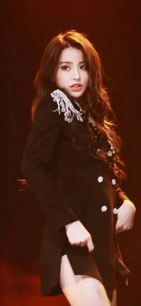 青春有你2最遗憾的两位选手,乃万和金子涵离出道一步之遥