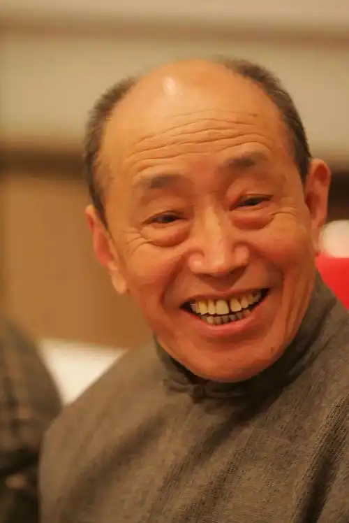 著名表演艺术家朱旭去世曾出演似水年华大宅门他说我的脑门上就写着演员俩字