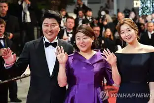 韩影寄生虫亮相戛纳宋康昊李善均朴素丹等走红毯星光熠熠