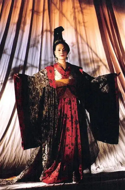 唐朝女性的潮流单品,这条石榴裙什么水平