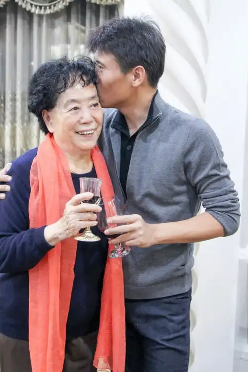 悬崖之上主演李乃文辟谣张少华老师不是我岳母
