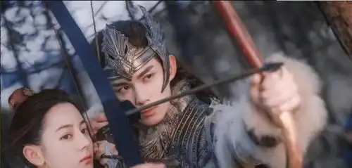 迪丽热巴驭鲛记发布会,再被吐槽像母子,男主身高成谜