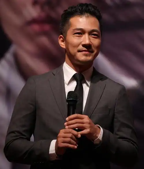 将夜2大师兄曾因车祸差点瘫痪,花光钱住地下室,今卷土重来再度走红