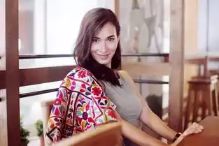 中美混血的卢靖姗,只穿基础款就很美
