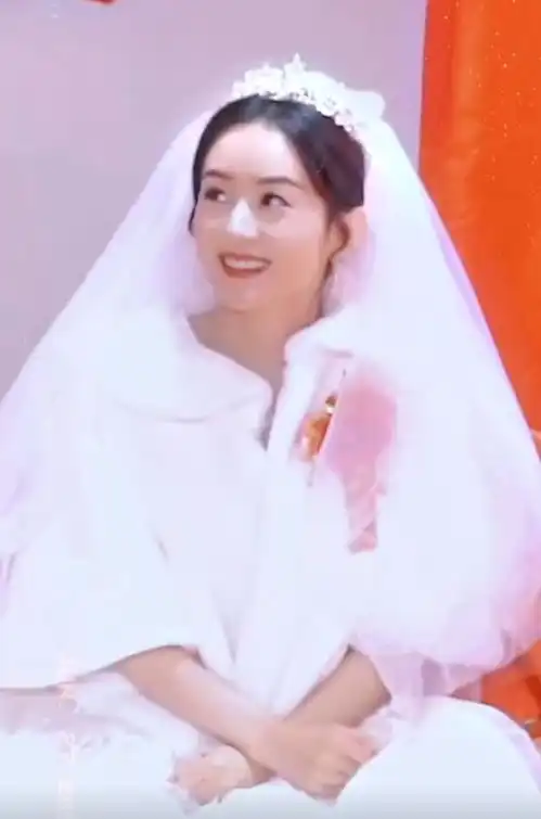 赵丽颖新剧剧照曝光,首次在剧中穿婚纱好漂亮,角色细节展现到位
